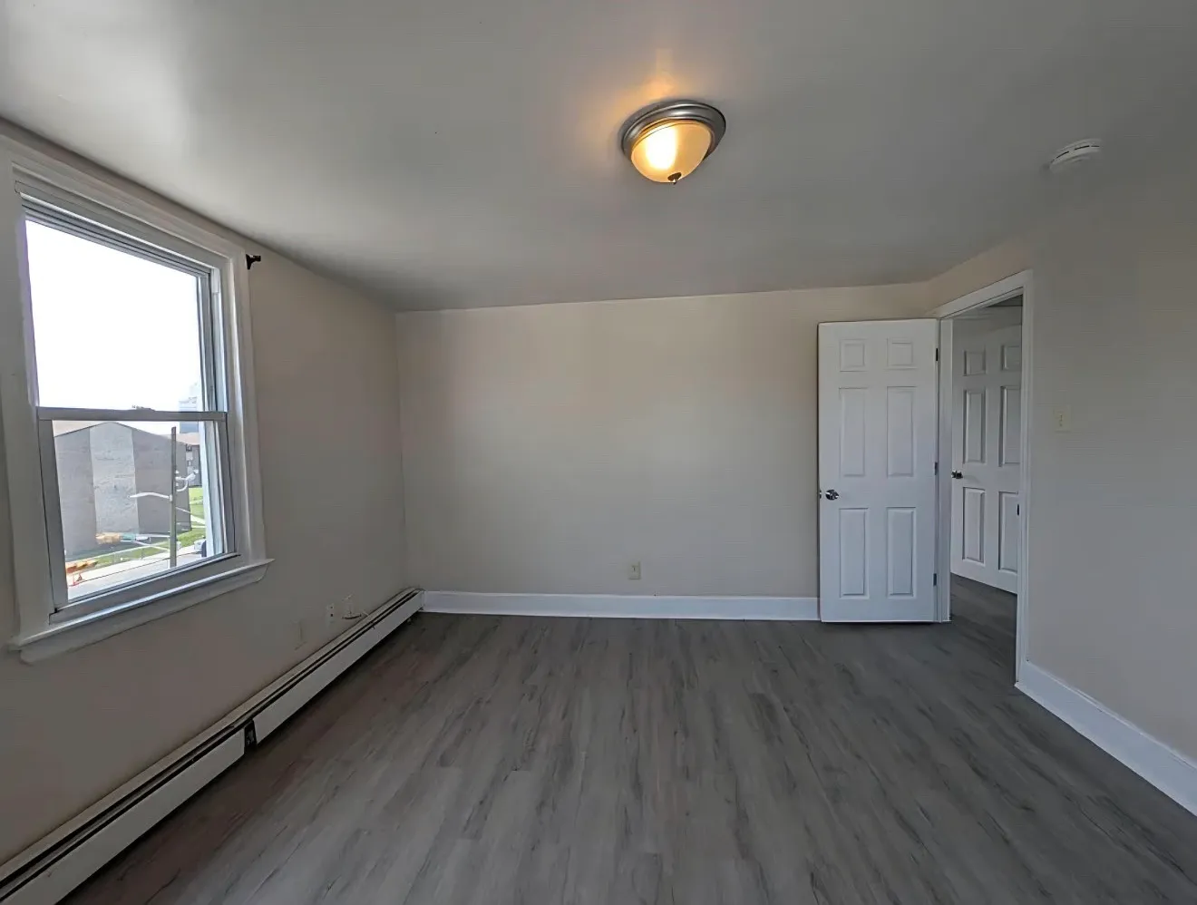 3 bed, 1000 sqft, $1,950 — Photo 4
