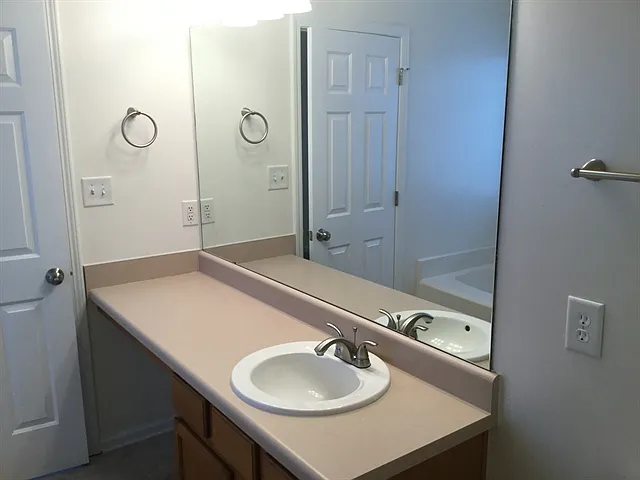 1308 Crestfield Dr — Photo 12
