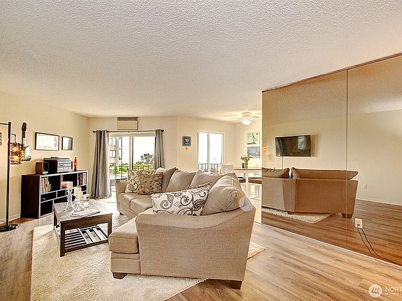 3rd image of 5565 E Evergreen Boulevard #3210