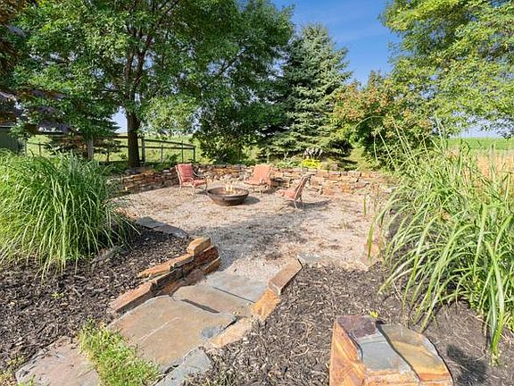 4th image of 725 Meyer Cir
