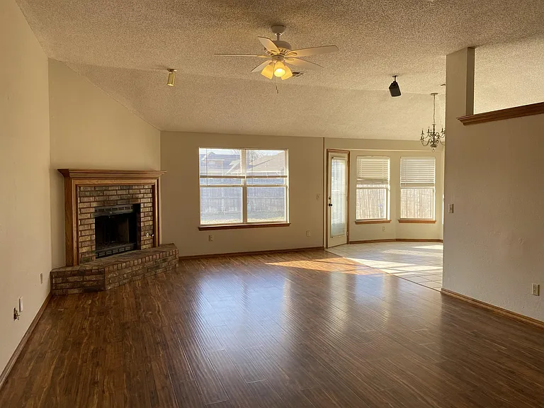 13101 Mapleleaf Dr — Photo 2