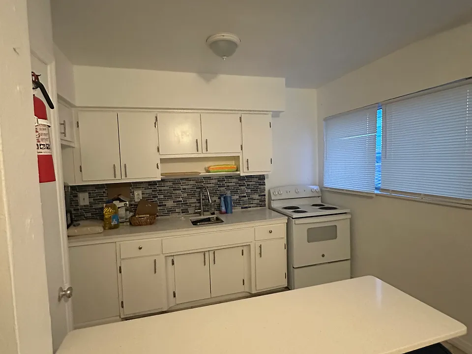 8534 Crespi Blvd #3