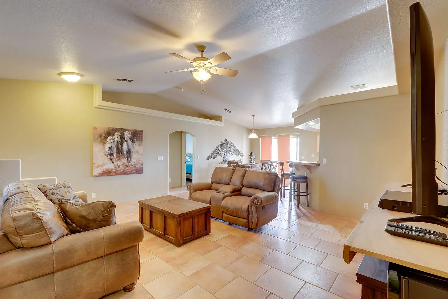 3 bed, 2.0 bath, 1496 sqft, $4,419 — Photo 4
