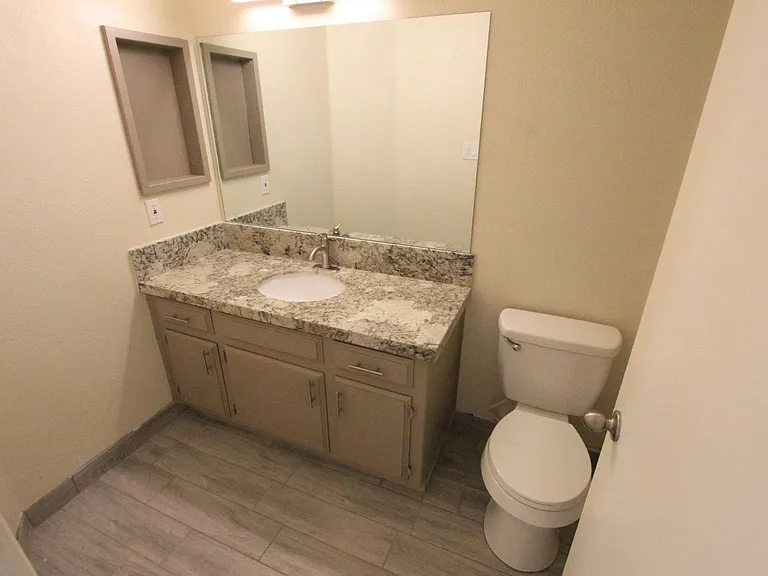 1104 Sand Creek Dr — Photo 5