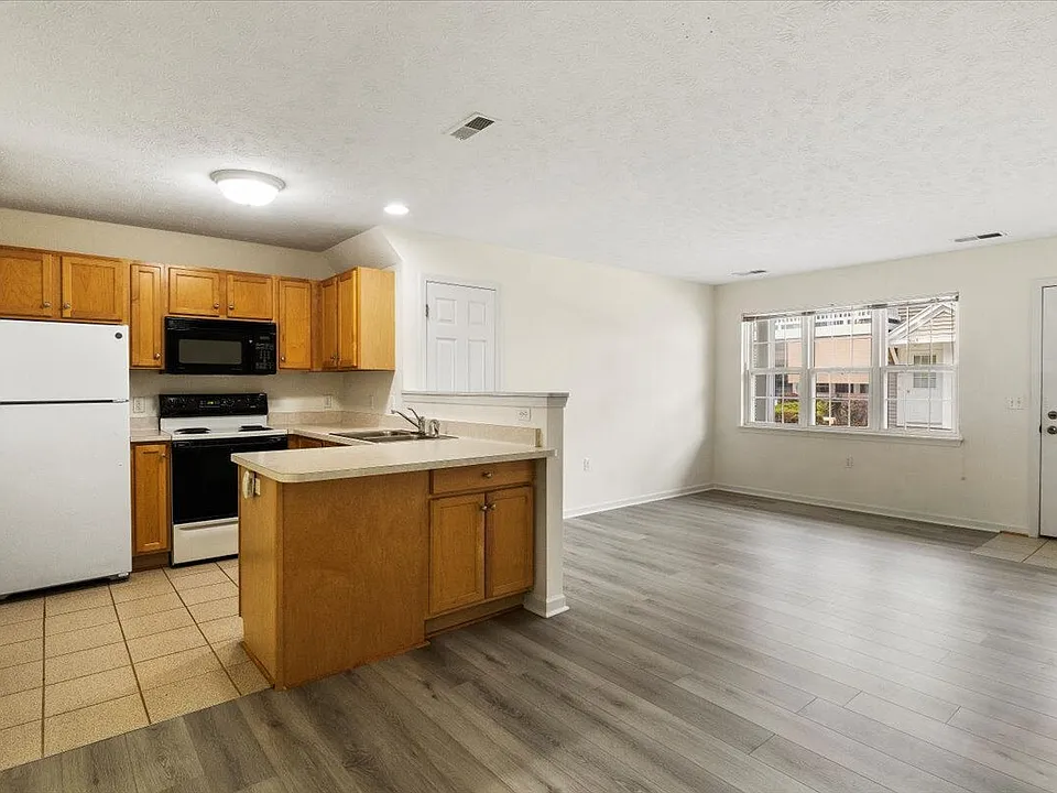 Summit Knolls Apartments and Townhomes