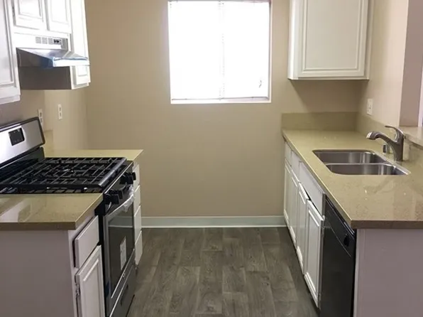 1076B Cabrillo Park Dr APT A, Santa Ana, CA 92701