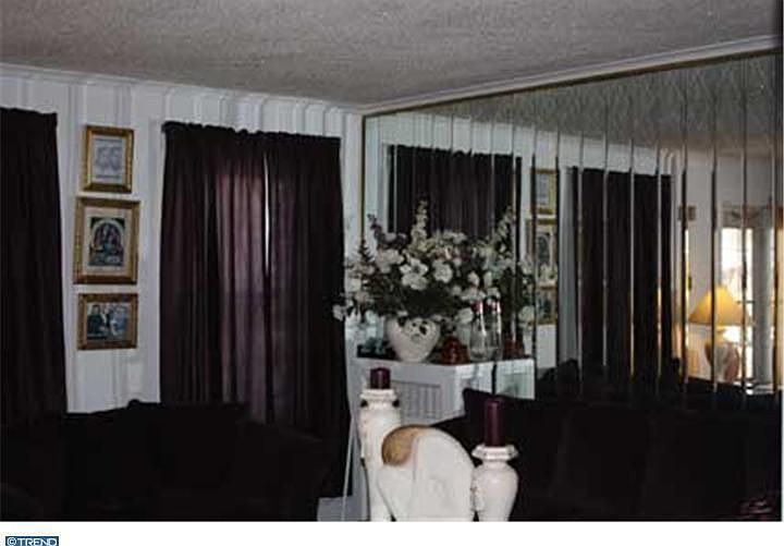 2nd image of 929 Elsinore Pl