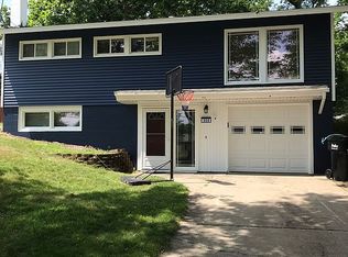 359 Summit Ave NE, Rockford, MI 49341