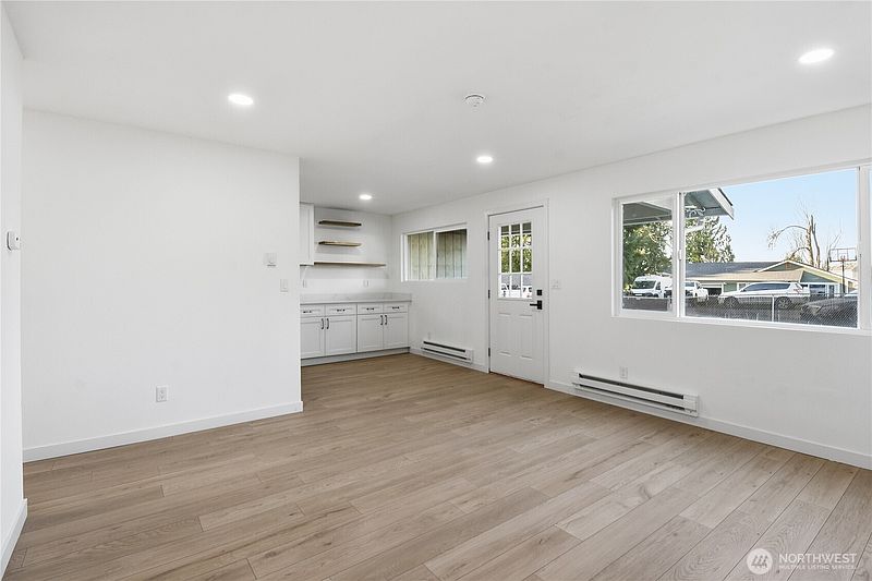 3rd image of 8520 9th PL NE