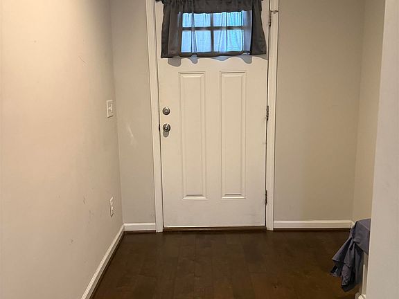 4th image of 514 Walking Ln