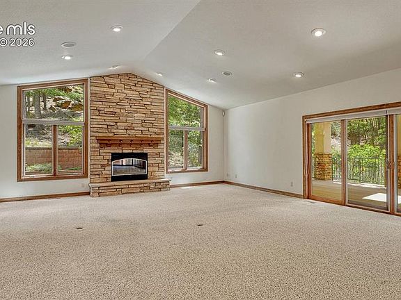 5th image of 265 Hidden Valley Rd