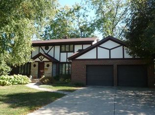 9223 Elmwood Dr, Munster, IN 46321
