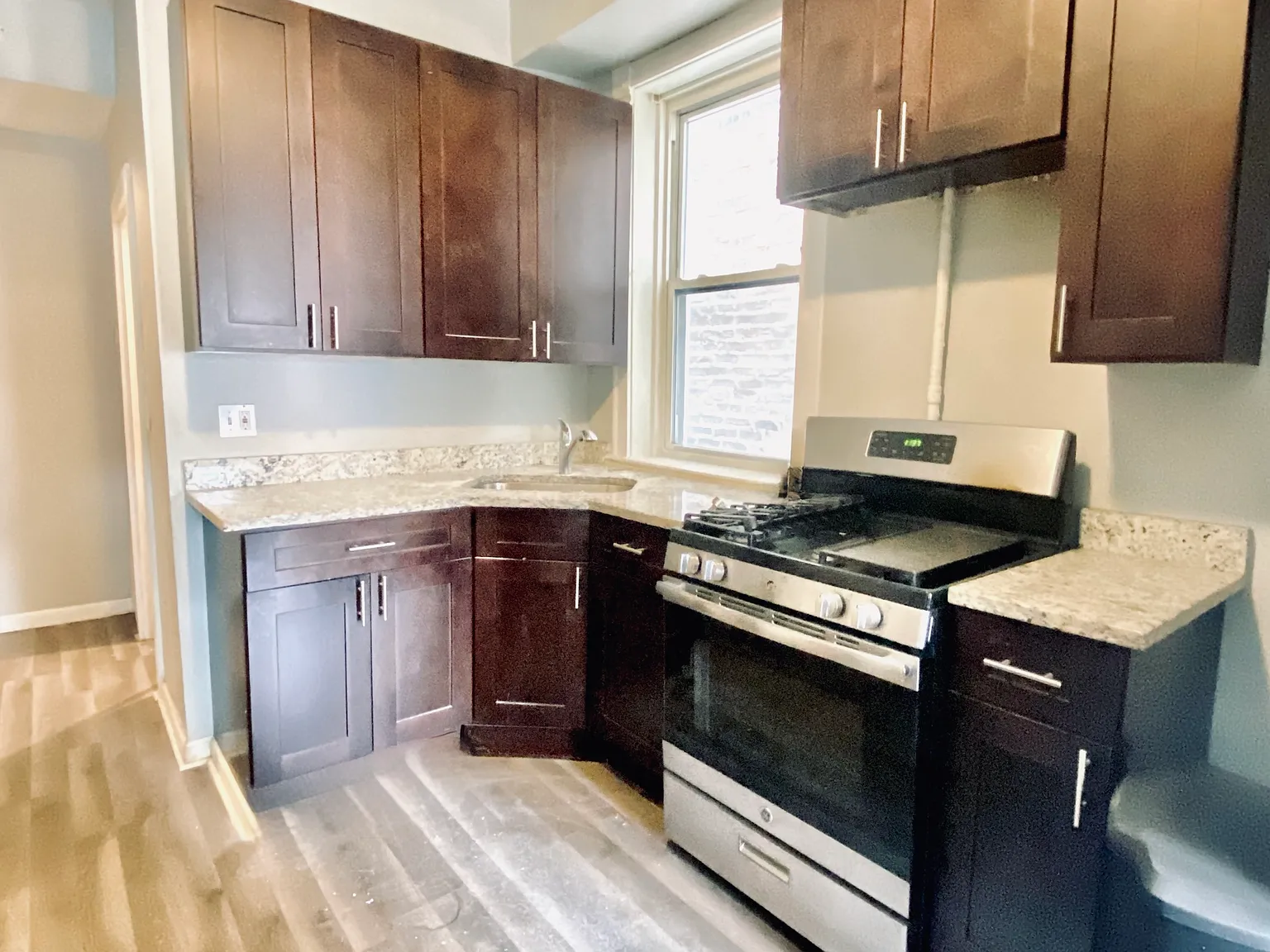3 bed, 1200 sqft, $2,300 — Photo 2