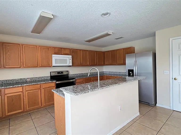 216 Verdi St — Photo 23