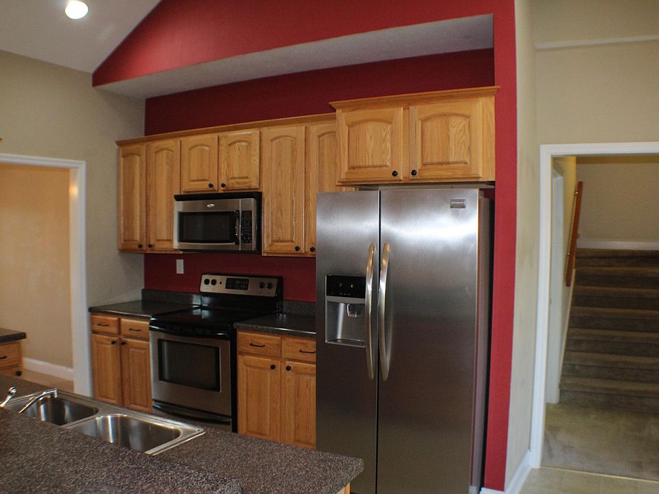 WELL EQUIPPED KITCHEN