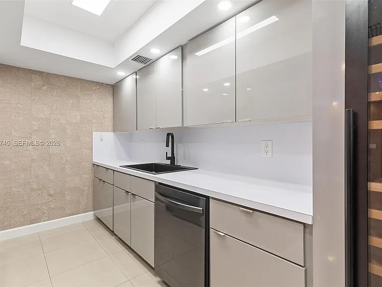 9801 Collins Ave #11O — Photo 13