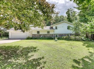 N91W29247 Center Oak Rd, Hartland, WI 53029
