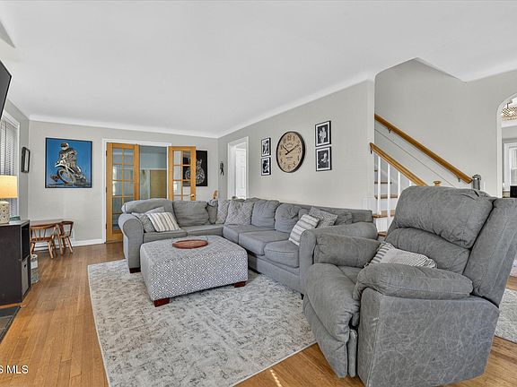 5th image of 3831 Bowen Rd