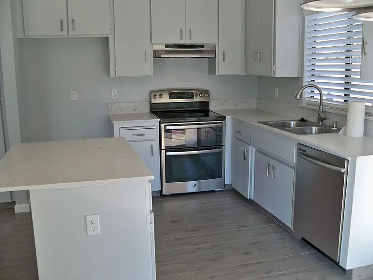 2712 Peek Ct — Photo 4