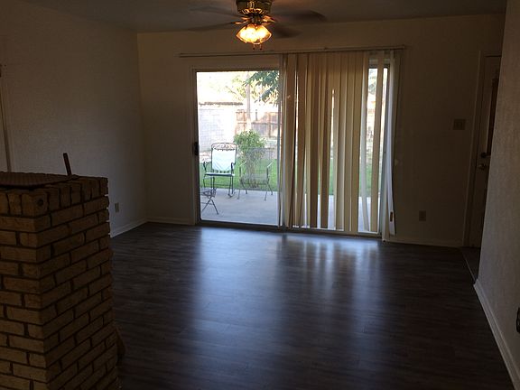 Dining Room w/Patio Door