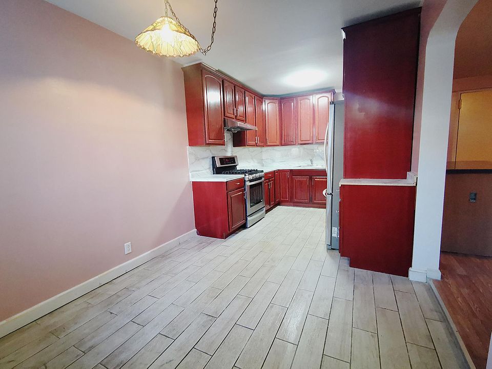 1st image of 1644 E 55th St Floor 1