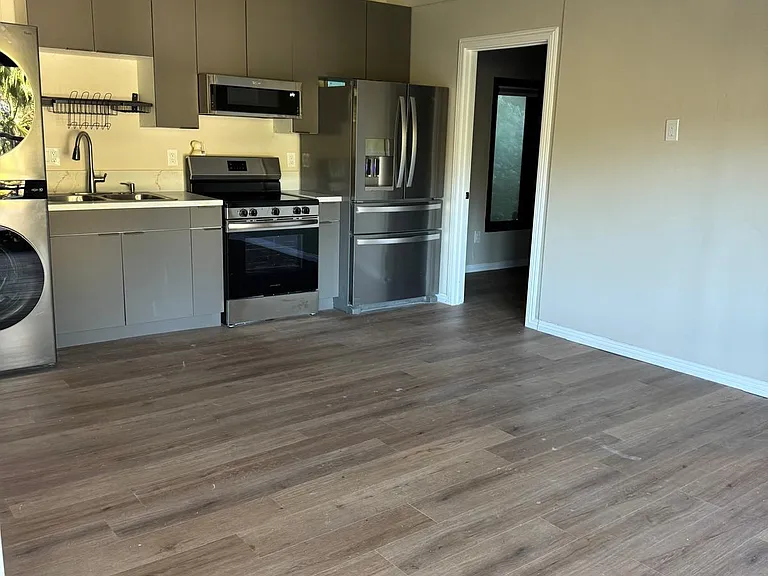 1565 Nautilus St #B — Photo 14
