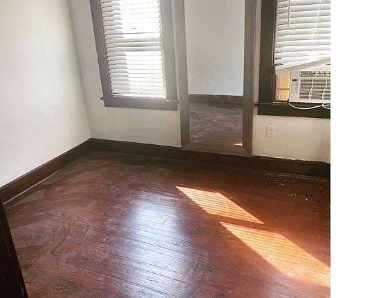 3rd image of 402 Dewitt Ave