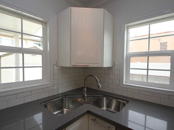 4th image of 539 W Dryden St