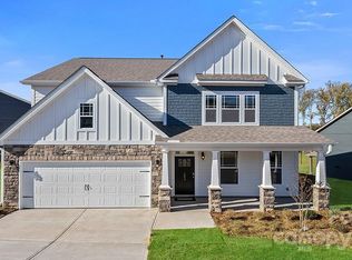 275 Fox Cove Rd, Hendersonville, NC 28792