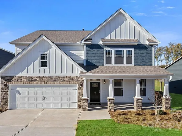 275 Fox Cove Rd, Hendersonville, NC 28792
