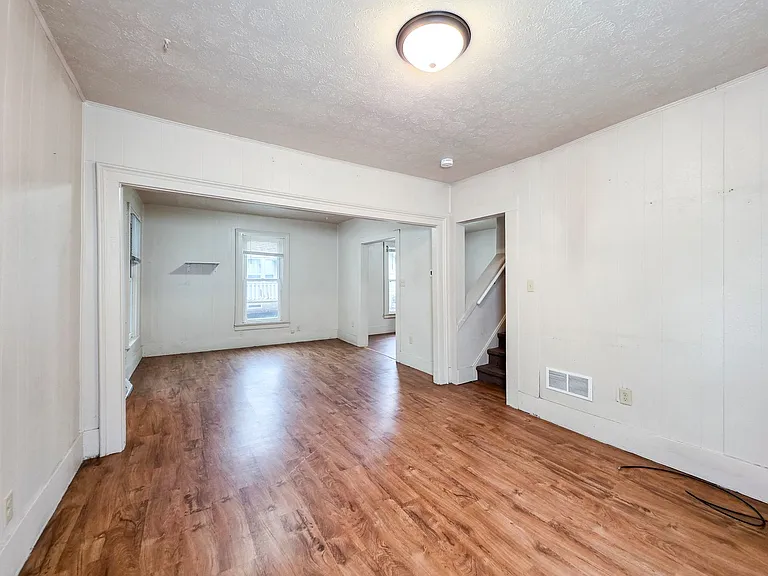 1208 Koenigstein Ave — Photo 2