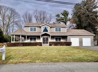 1 Bay Pl, Huntington, NY 11743