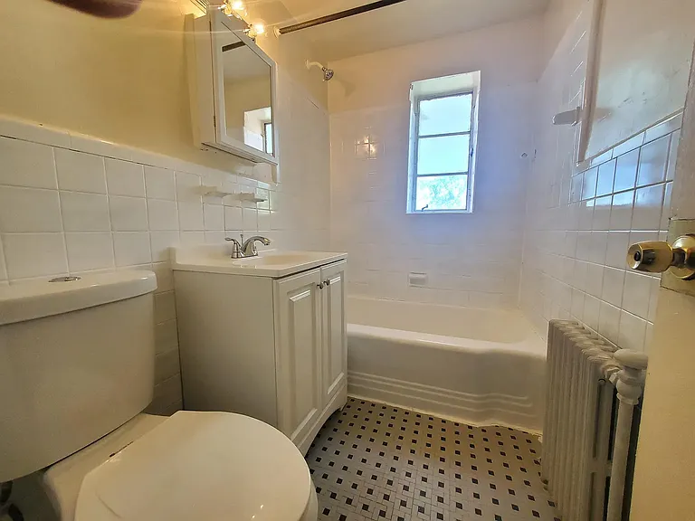 716 Sanford Ave #6D — Photo 4