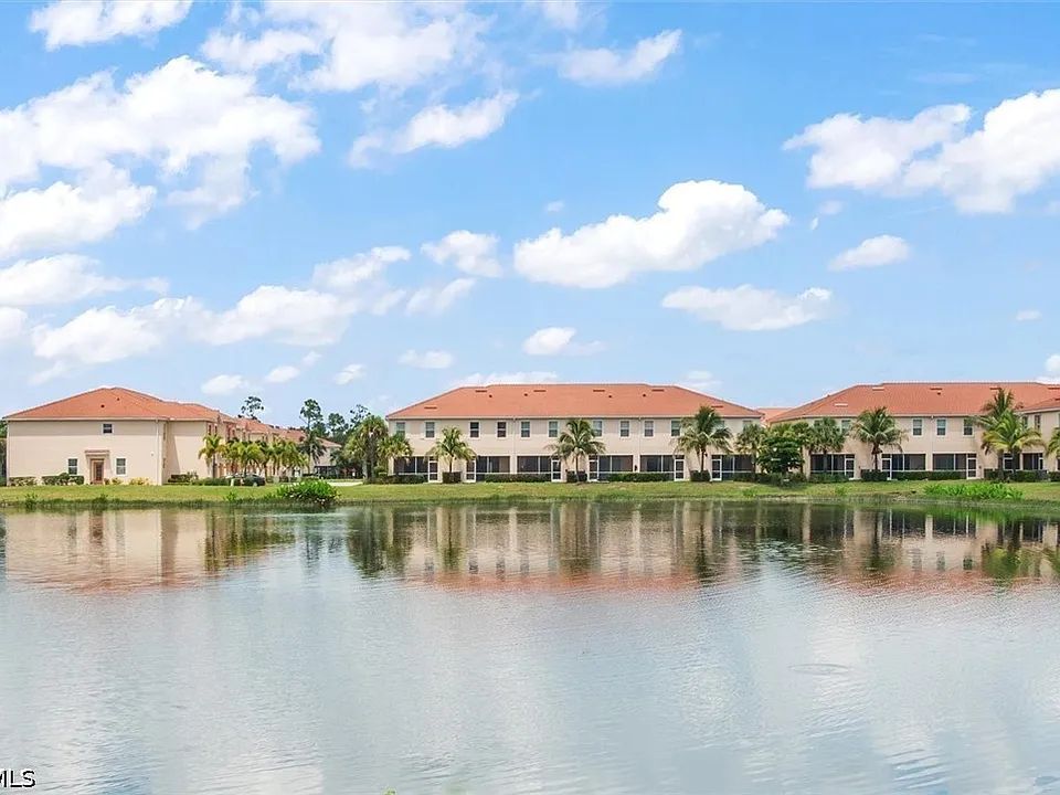 8892 Via Isola Ct