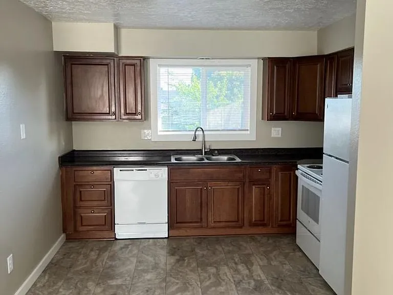 502 NE 78th Ave — Photo 15