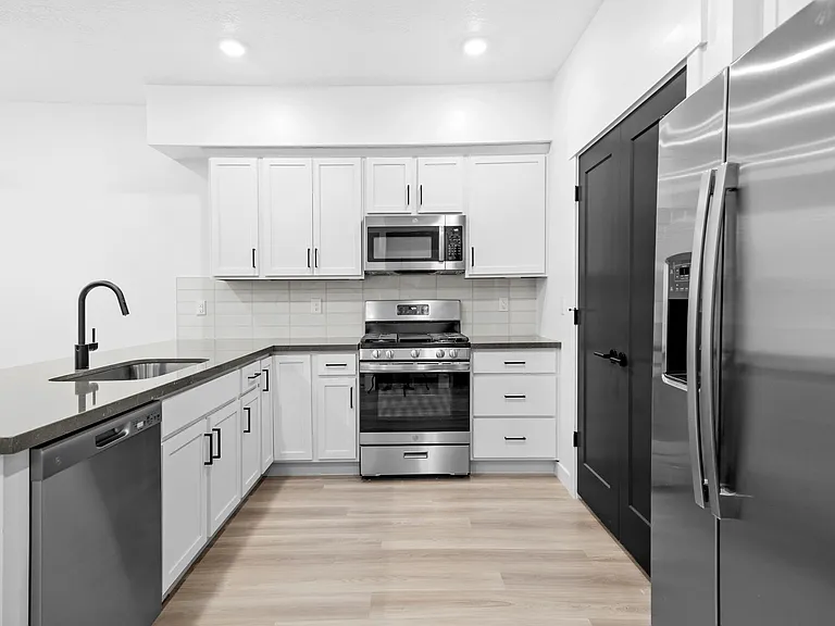 ICO Ridge Apartments & Townhomes — Photo 12