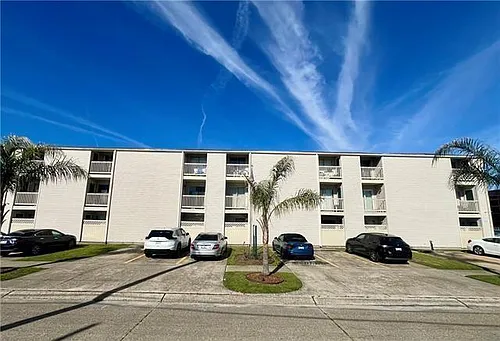2330 Edenborn Ave Photo 1