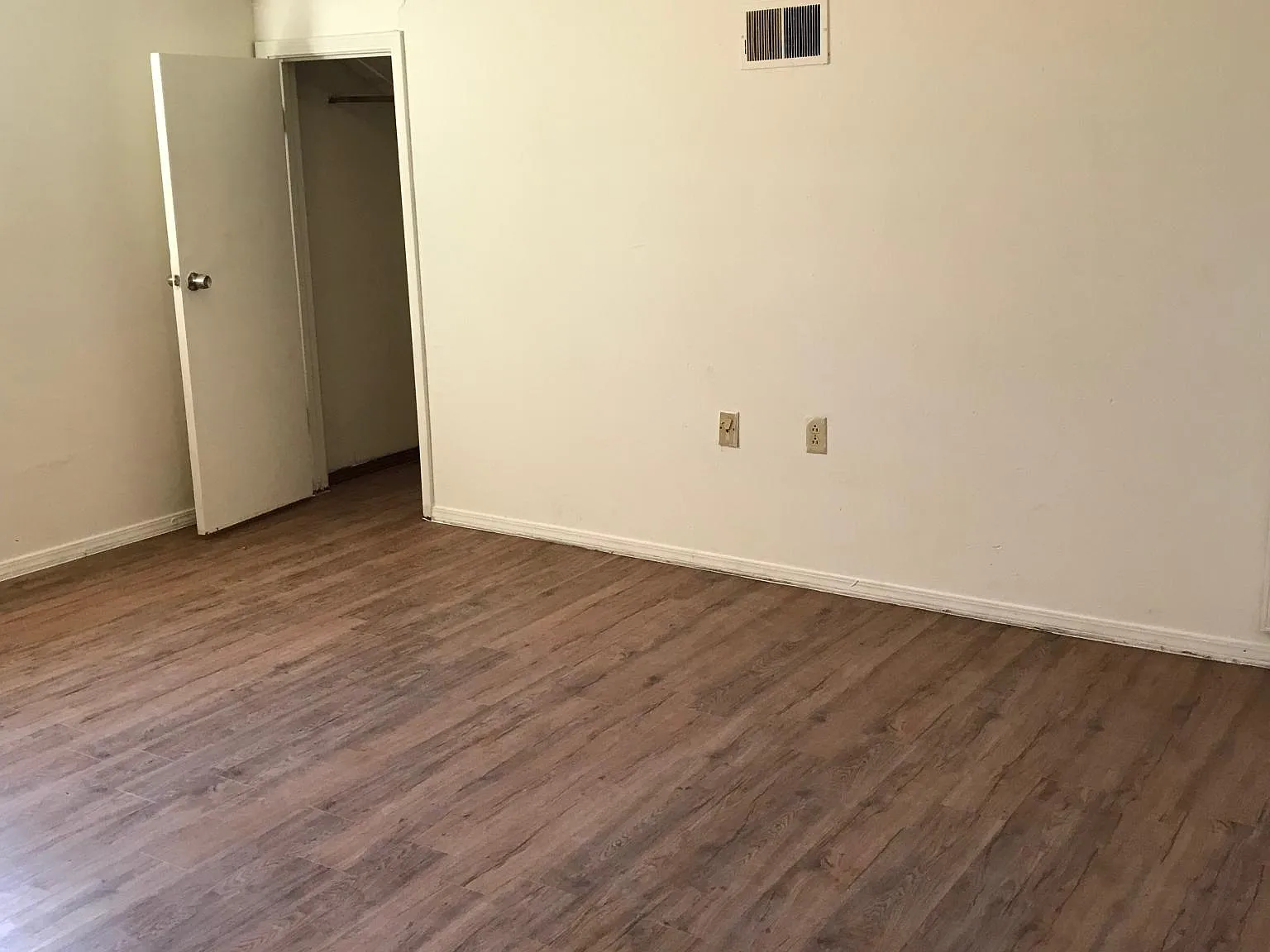 3 bed, 1.5 bath, 1350 sqft, $1,495 — Photo 4