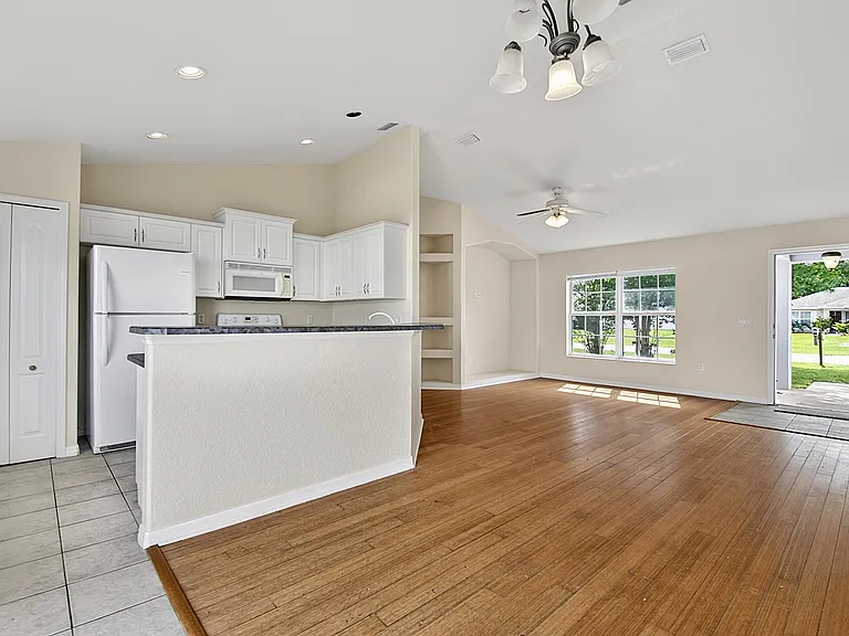9 Lytton Ln — Photo 8