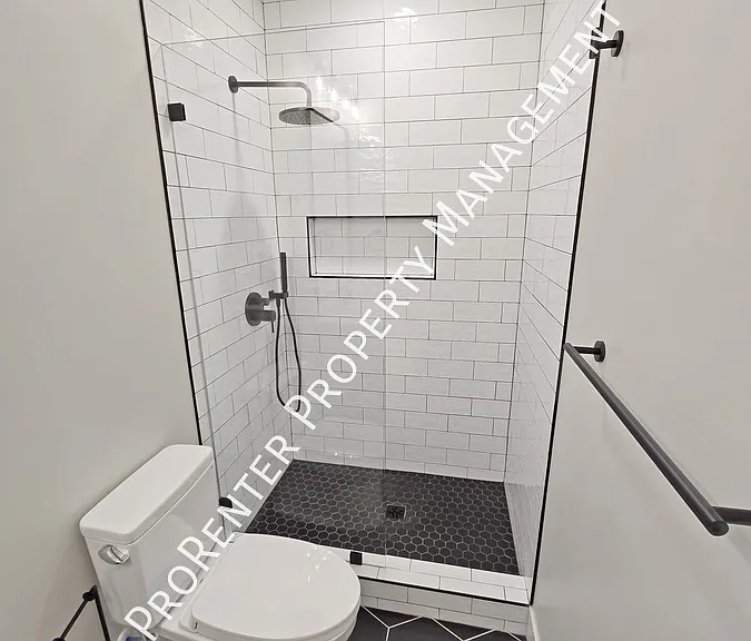 843 Eaglepointe Dr — Photo 42