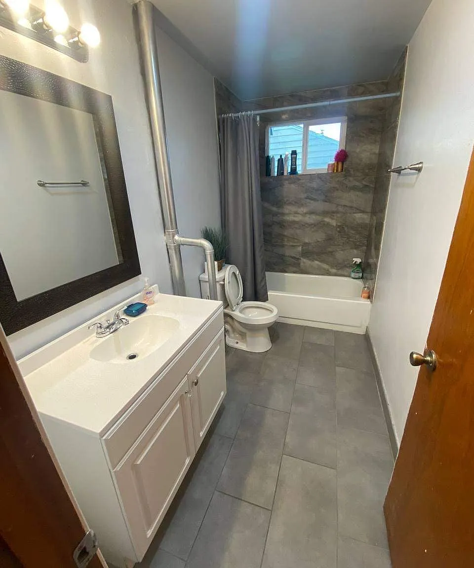 8 bed, 2.5 bath, 2110 sqft, $800 — Photo 4