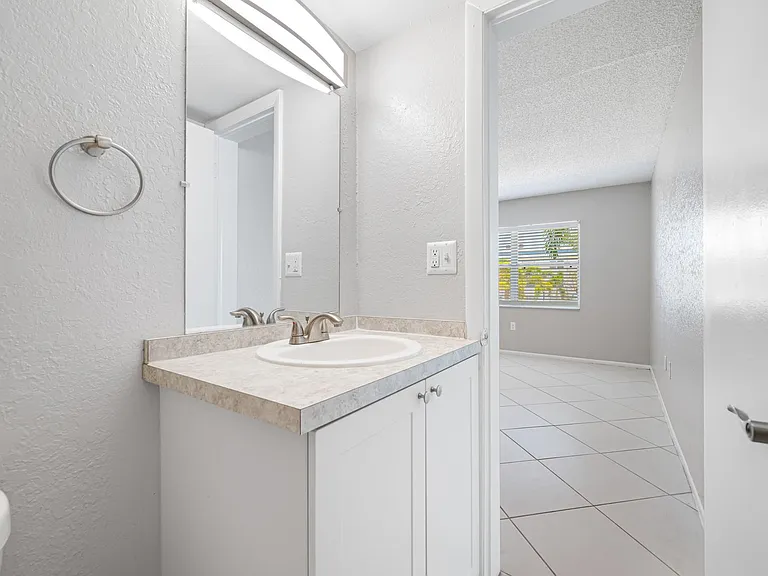 KC Flats Apartments — Photo 53