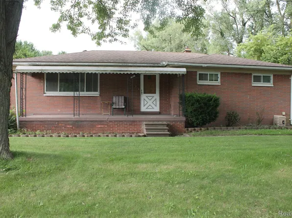 34600 Huron River Dr, New Boston, MI 48164