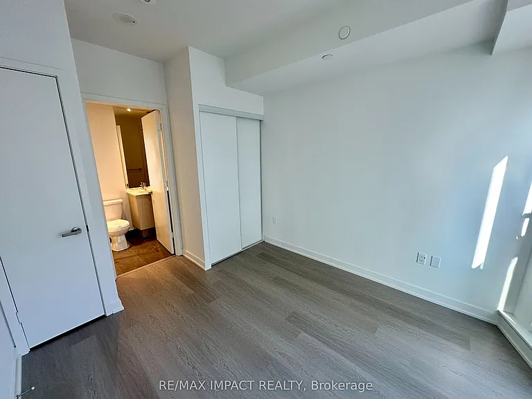 448 Burnhamthorpe Rd W — Photo 20
