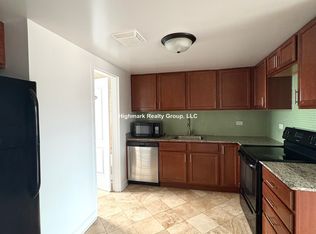 7630 1/2 N Milwaukee Ave APT 3A, Niles, IL 60714