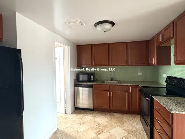 7630 1/2 N Milwaukee Ave APT 3A, Niles, IL 60714