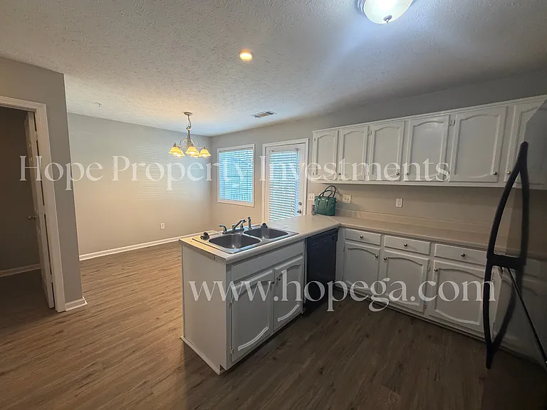 5 E Newnan Rd — Photo 8