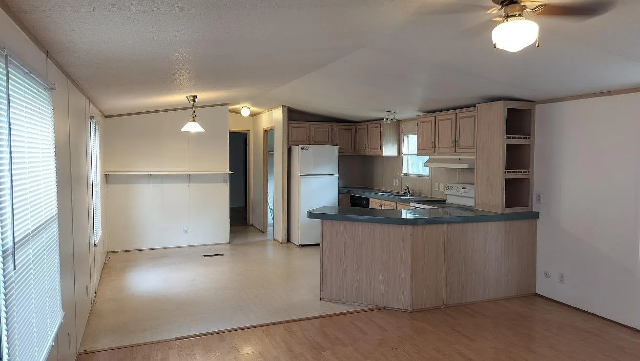 2 bed, 2.0 bath, 1056 sqft, $1,600 — Photo 4