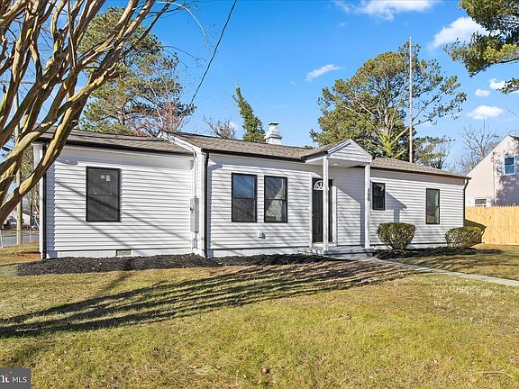 4th image of 800 East Rd