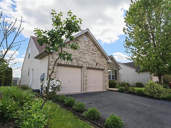4th image of 2580 Hickory Dr